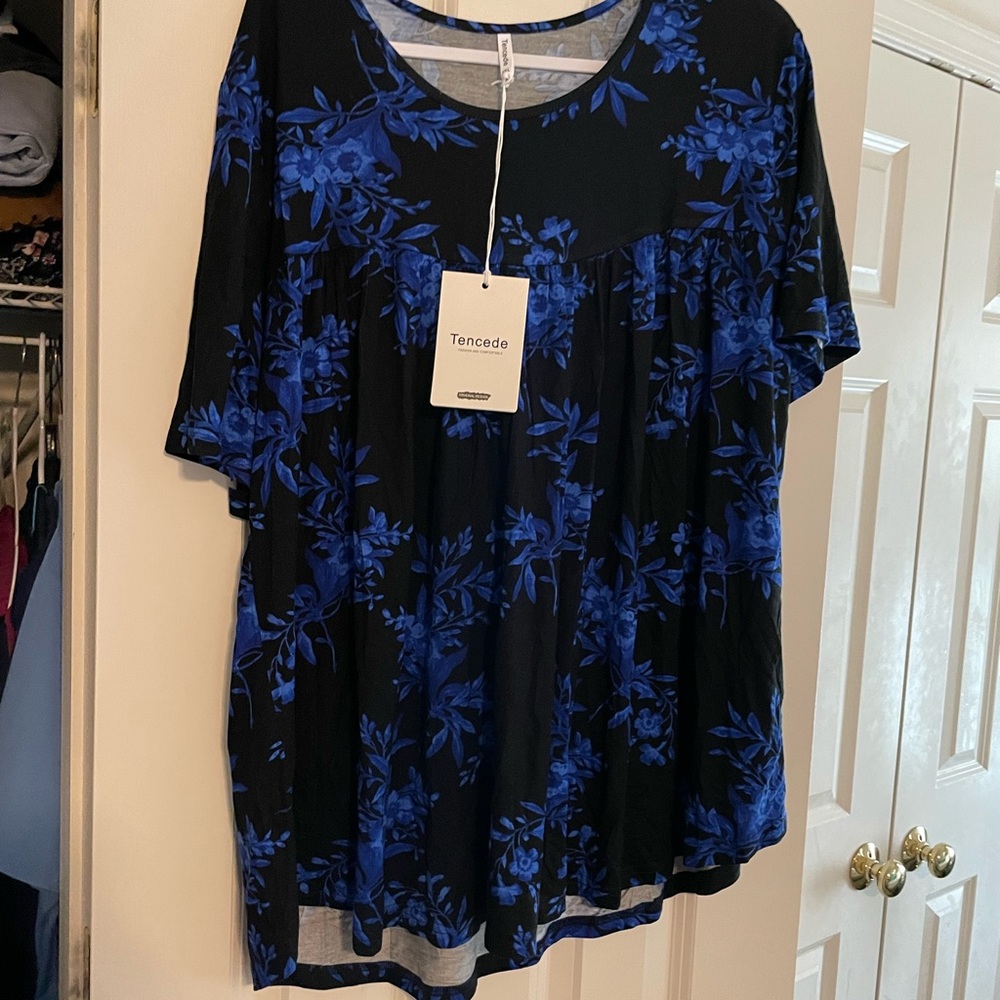 Women's Black and Blue Floral Blouse